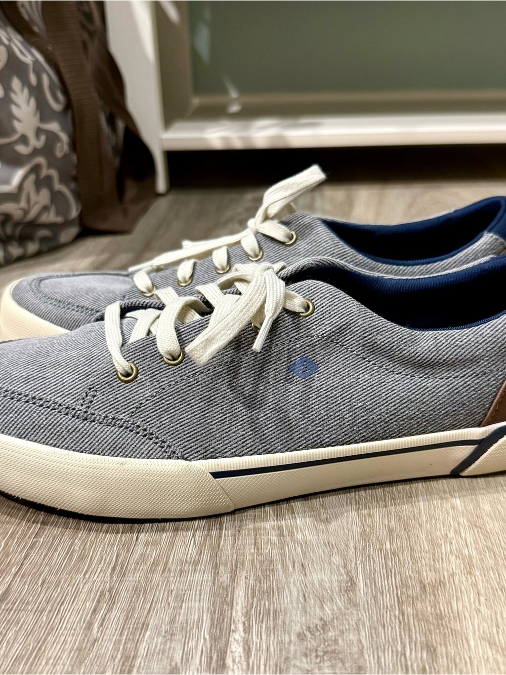Size 7 Sperry Top-Siders with leather heel